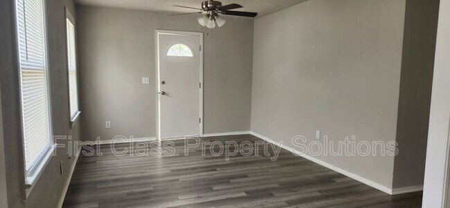 Building Photo - 407 E Rickenbacker Dr