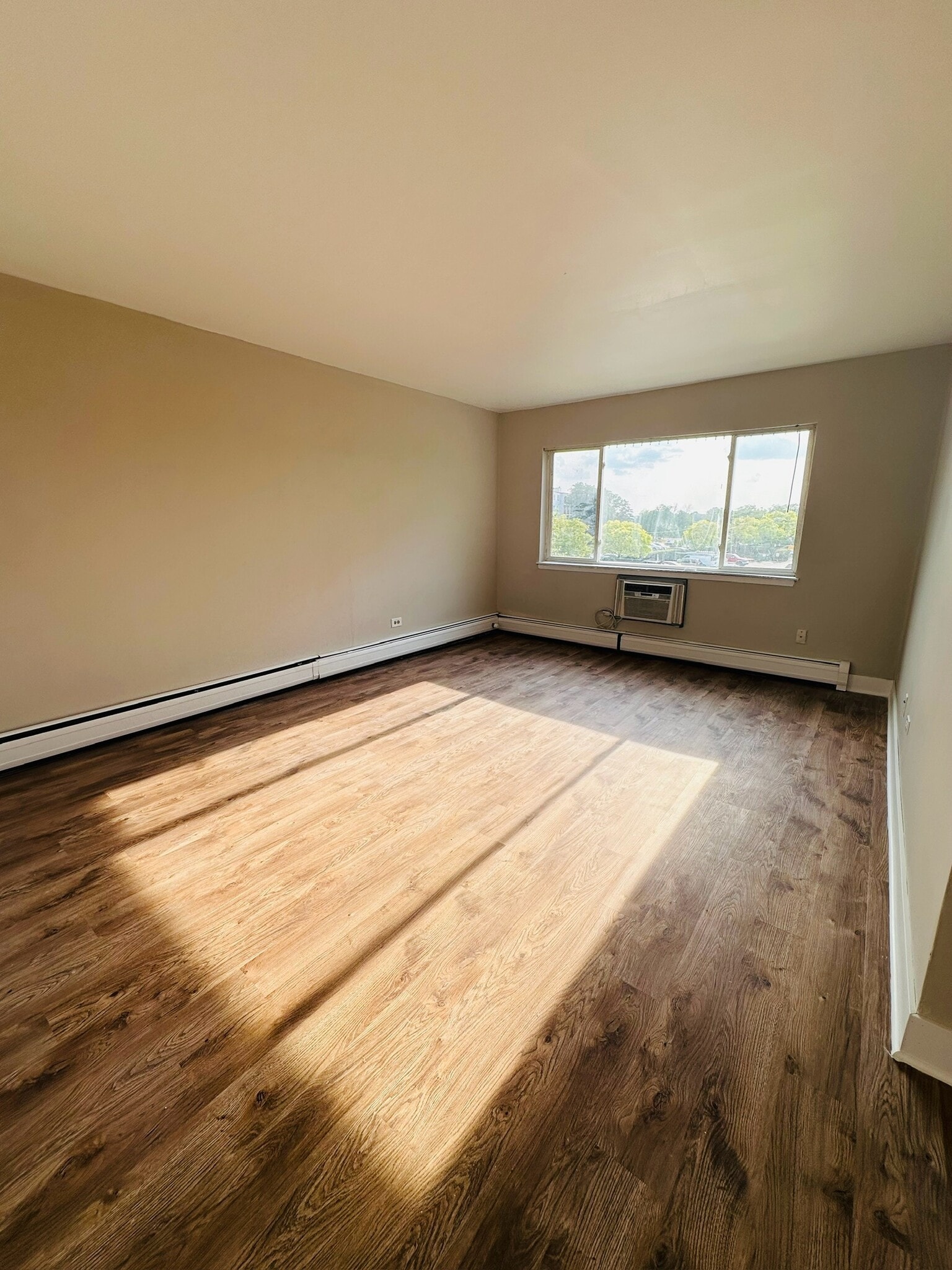 Building Photo - 406 Inland Dr