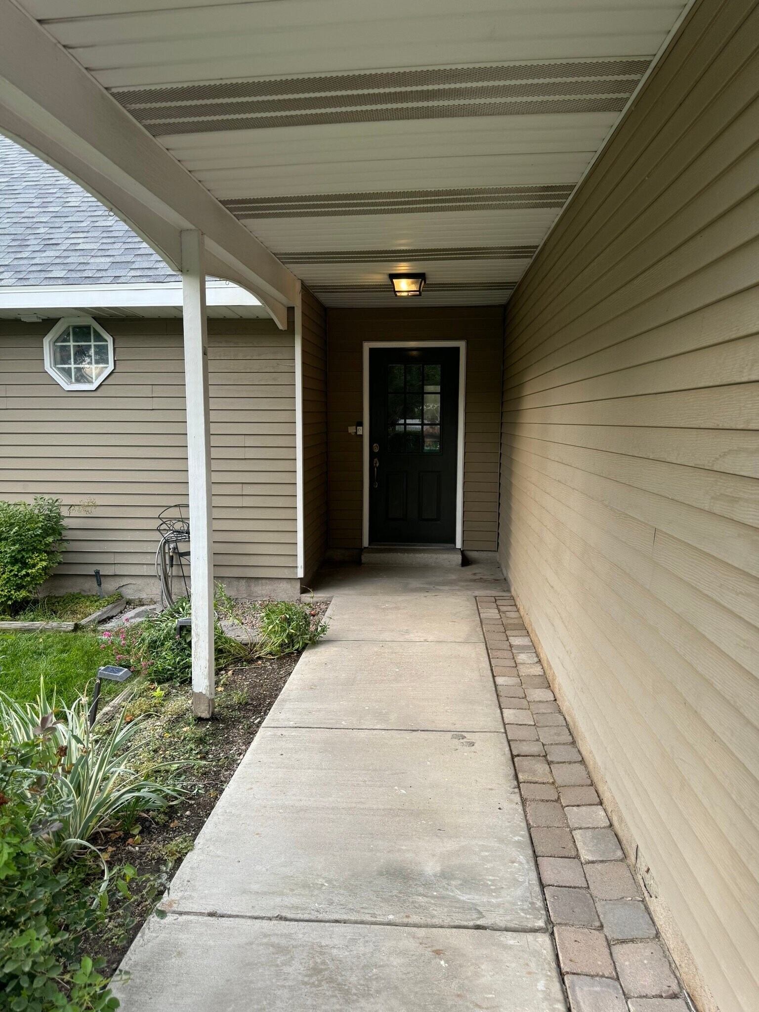 Building Photo - 992 Halcyon Dr