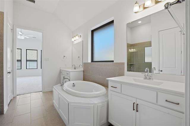 Building Photo - 537 Oakmoss St