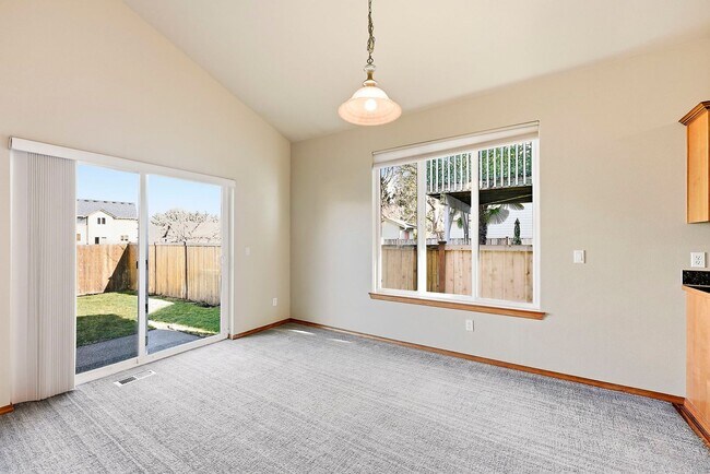 Building Photo - Vaulted Ceilings, A/C & Fully Fenced Yard – Beautiful 3-Bedroom Olympia Home!