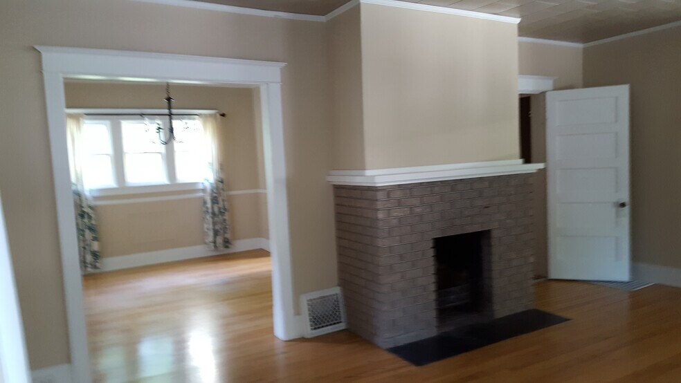 Living room-looking towards dining - 1005 1st St SW