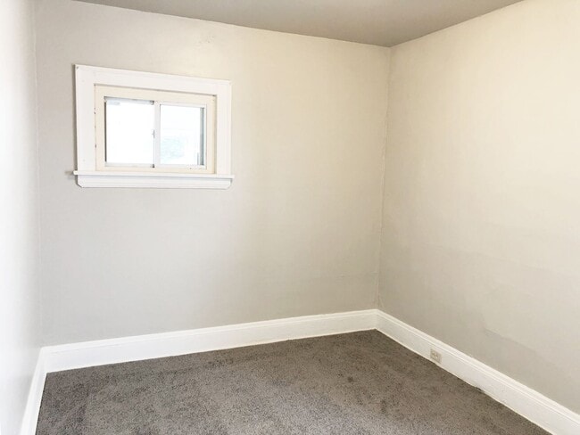 Building Photo - 3 Bed 1 Bath Single Family Home In South B...