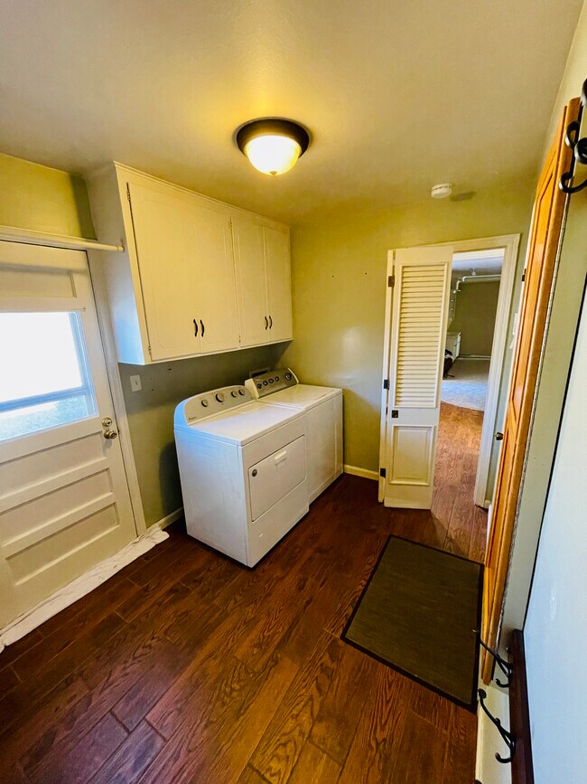Laundry - 3945 E 60th St