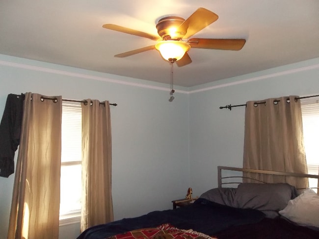 Building Photo - 212 7th St