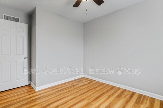 Building Photo - 339 Clifford Dr