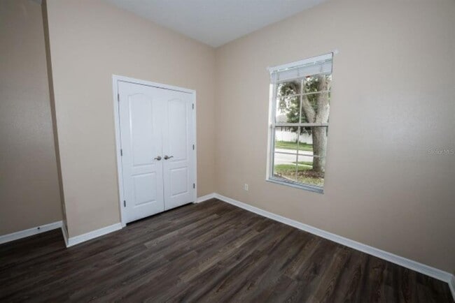 Building Photo - 7627 Stoney Hill Dr