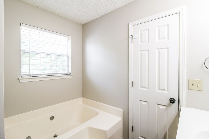 Building Photo - 209 Brandon Ridge Cir