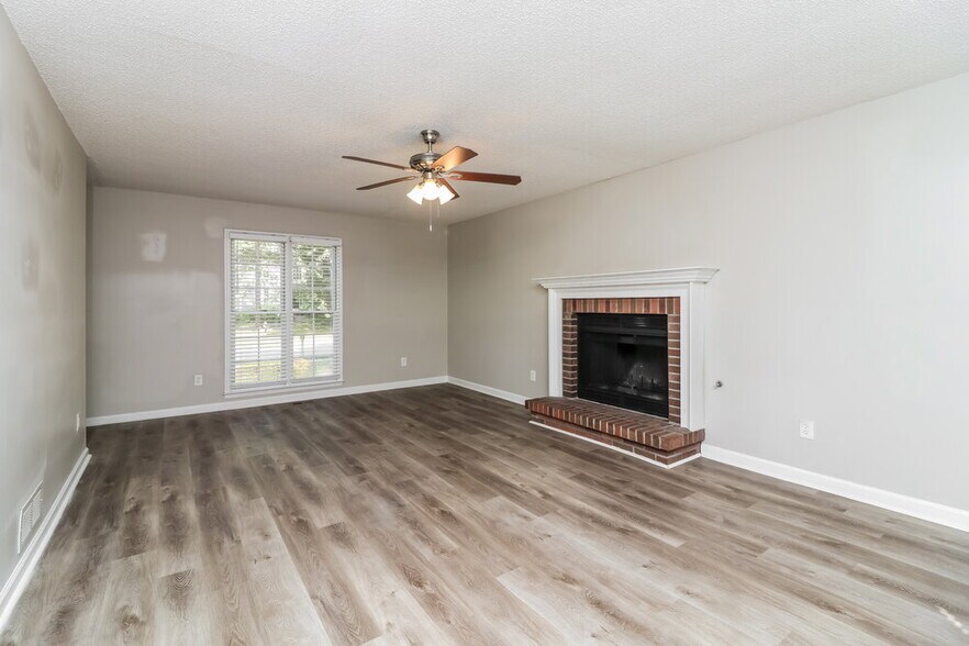 Building Photo - 3330 Dogwood Dr