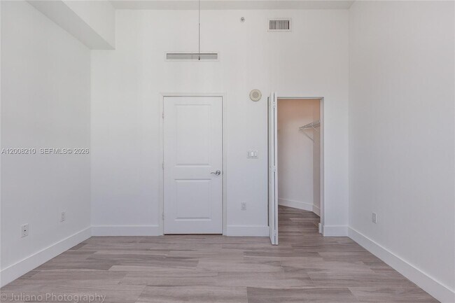 Building Photo - 7900 Harbor Island Dr