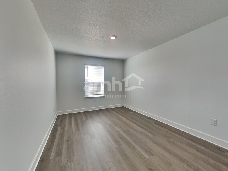 Building Photo - 37869 Dusty Saddle Ln