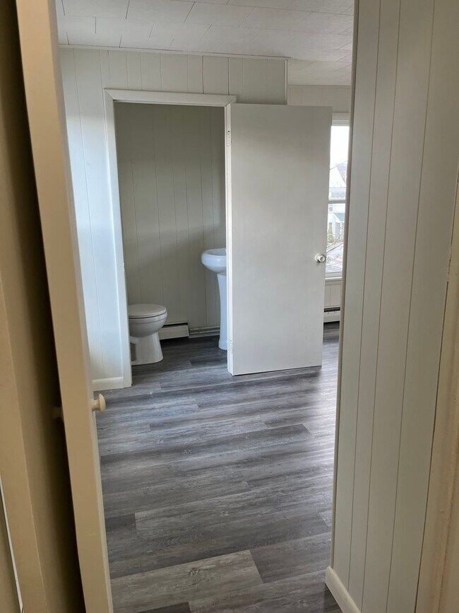 Building Photo - Newly Remodeled Single Family Home - Howar...