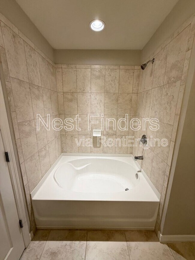 Building Photo - 7028 Buroak Ct