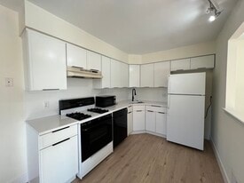 Building Photo - 9153 Ellie Dr