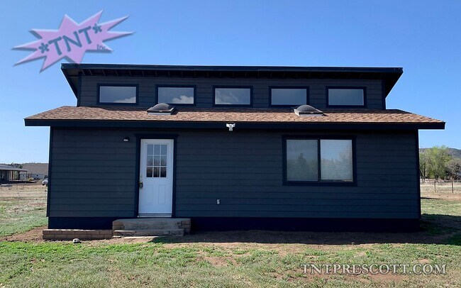 Primary Photo - Home in Williamson Valley
