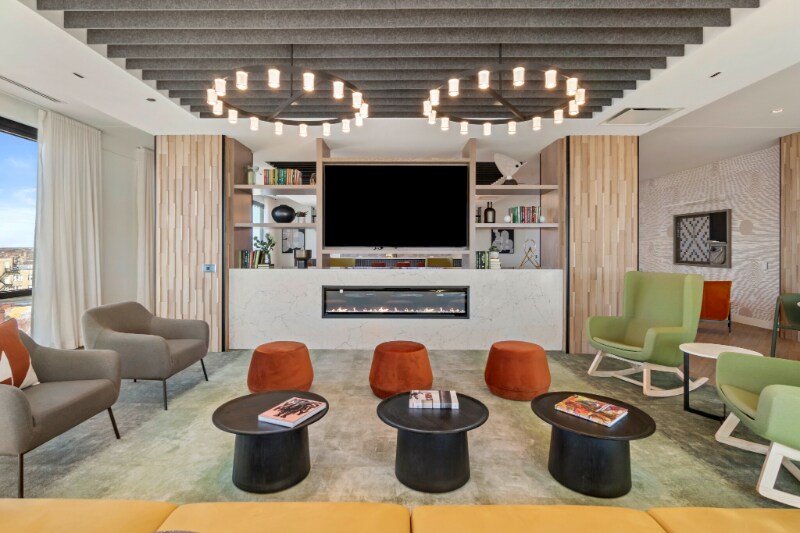 Building Photo - 4578 N Broadway