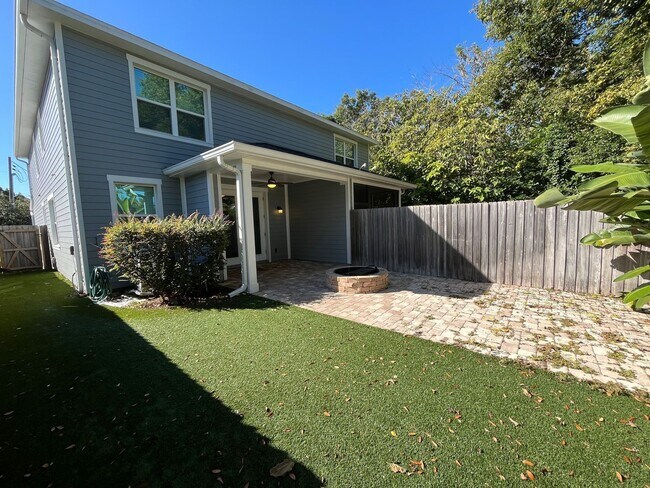 Building Photo - 2697 E Washington St