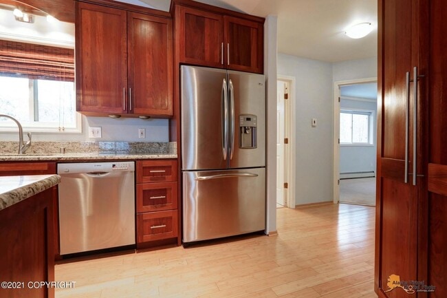 Building Photo - MOVE IN SPECIAL! | RENT FREE FOR THE HOLIDAYS (DEC.)| BEAUTIFUL, FULLY UPDATED SINGLE FAMILY HOME...