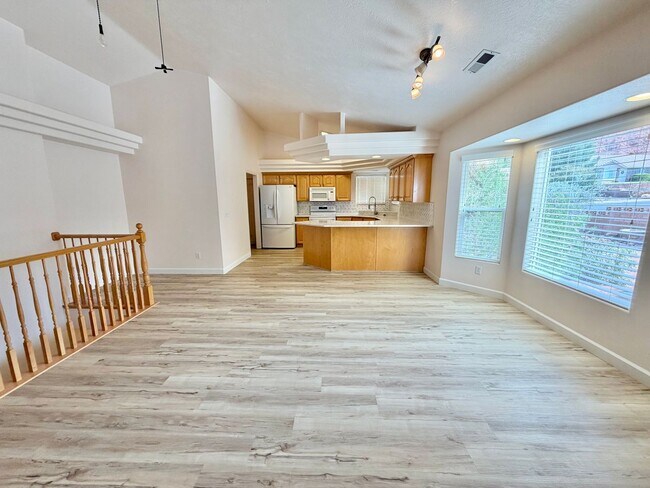Building Photo - 498 N 300 W