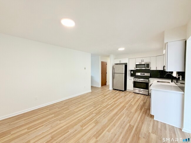 Building Photo - 76 Highland Ct