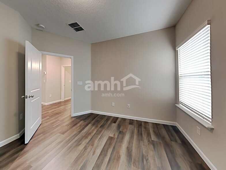 Building Photo - 163 Spruce Point