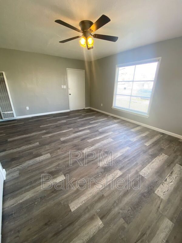 Building Photo - 2527 Chester Ln