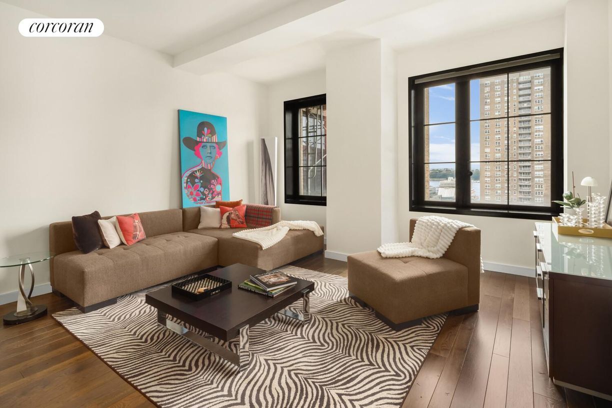 Building Photo - 425 W 50th St