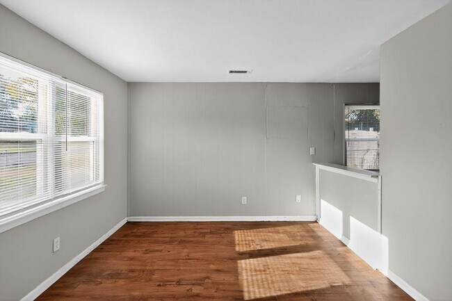 Building Photo - 896 Pawnee Ave
