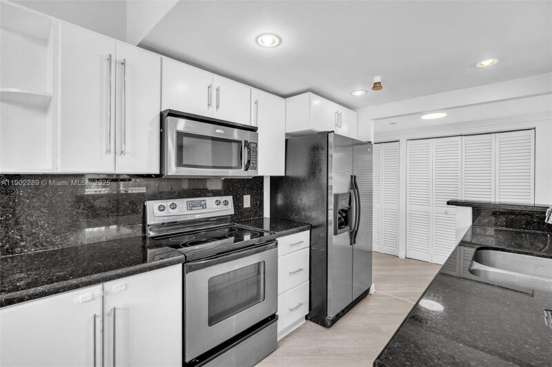 Building Photo - 1470 NE 123rd St