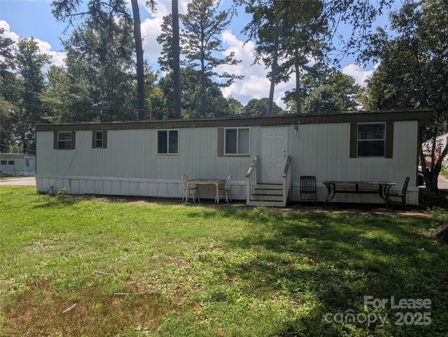 Building Photo - 6028 McDaniel Ln
