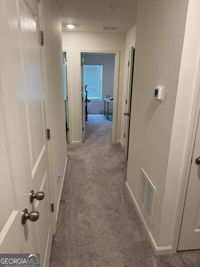 Building Photo - 536 Magnolia Cir