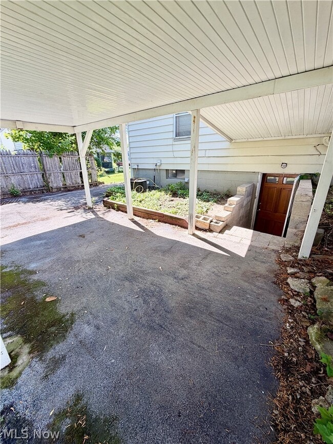 Building Photo - 26 Meadowbrook Ave