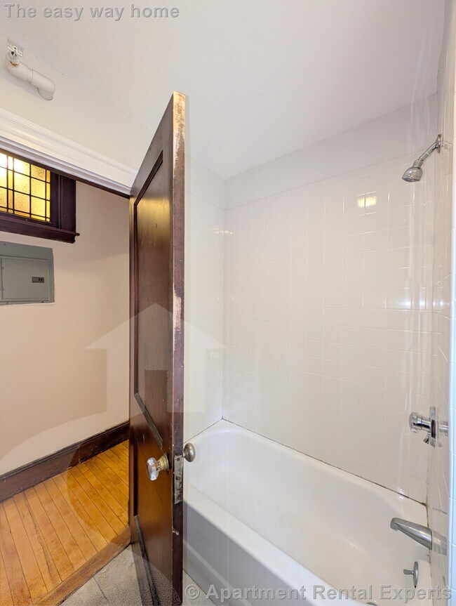 Building Photo - 5 Linnaean St