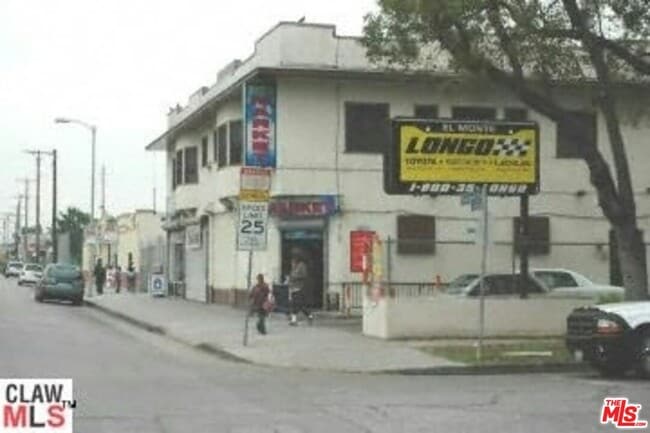 Building Photo - 4103 S Hoover St