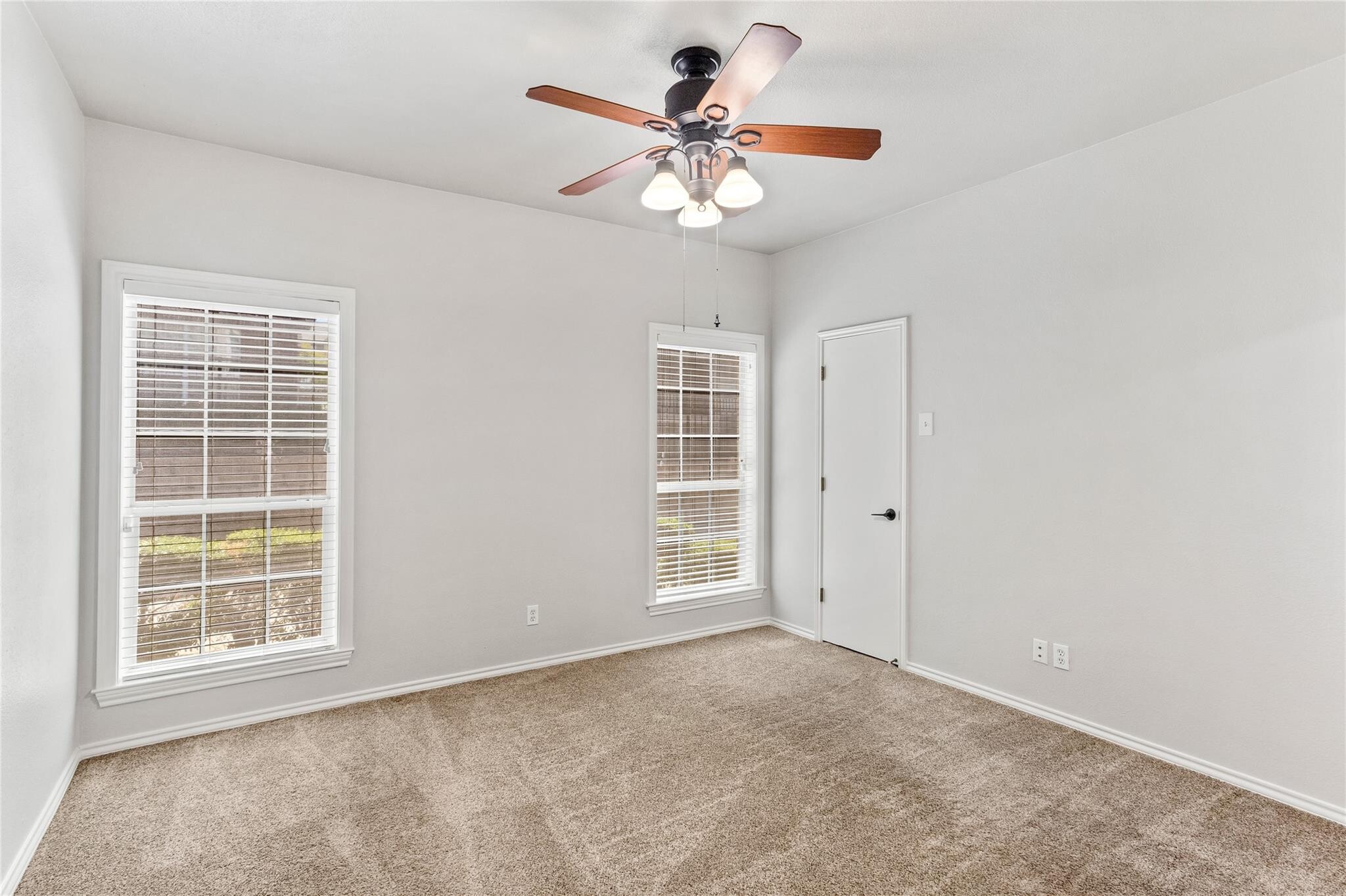 Bedroom with lots of light - 14277 Preston Rd