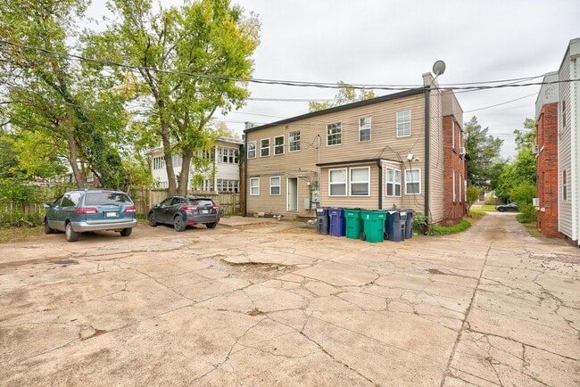 Building Photo - Exquisite 1 Bedroom Brownstone Apartment Steps Away from The Plaza District!