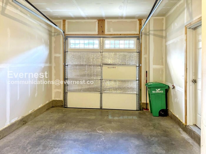 Building Photo - 9001 Elderwood Pl