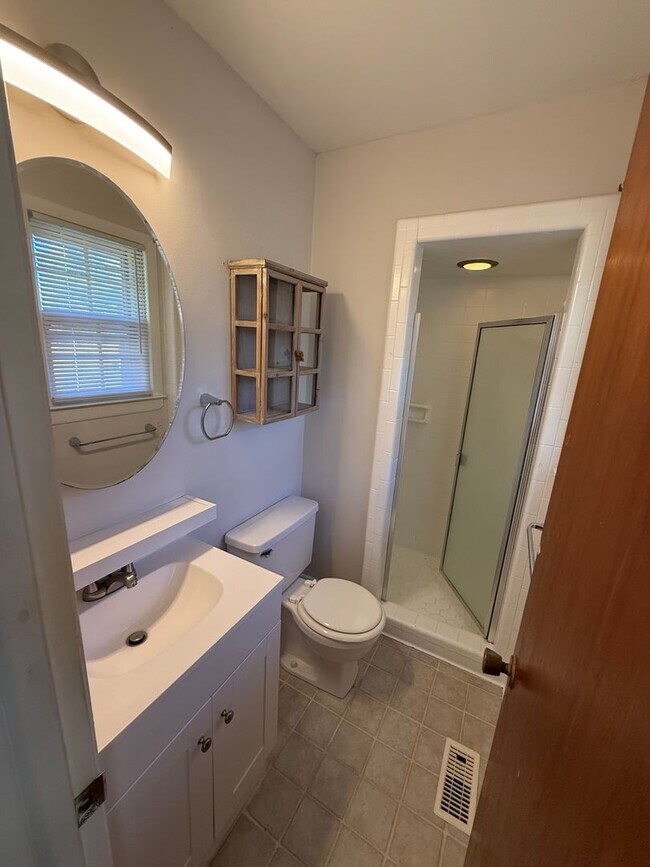 Building Photo - Christmas Move-In Special!! $500 off first month's rent - UTILITIES, LAWN CARE, WIFI, GARBAGE INC...