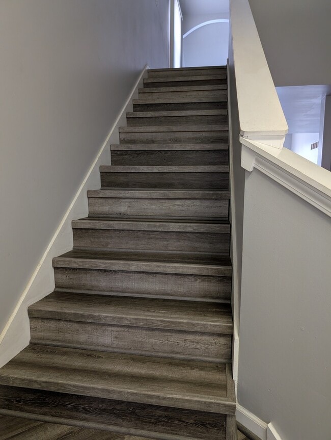 Building Photo - 1966 Alinda Ave