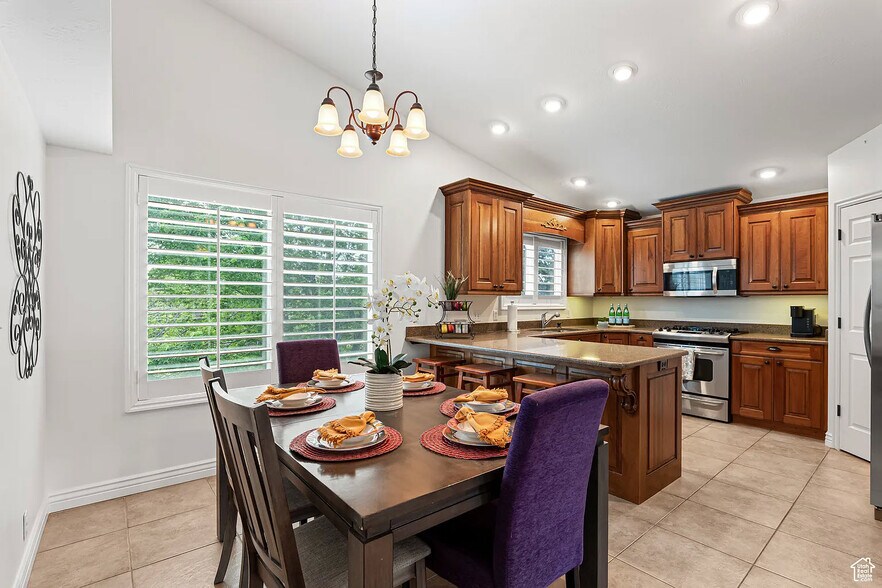 Kitchen and dining - 11770 S Dry Creek Rd