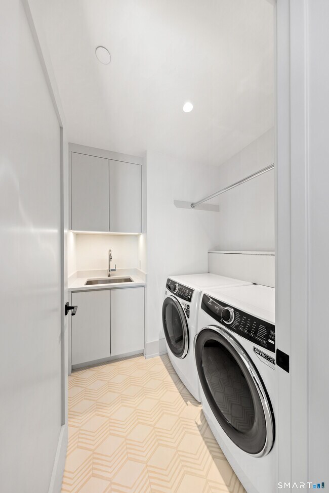 Building Photo - 14 Cockenoe Dr