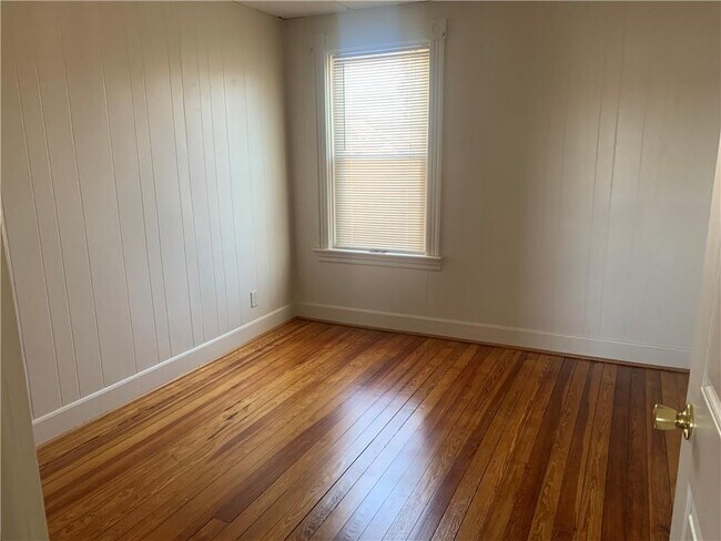 Building Photo - 37 Lyman Ave