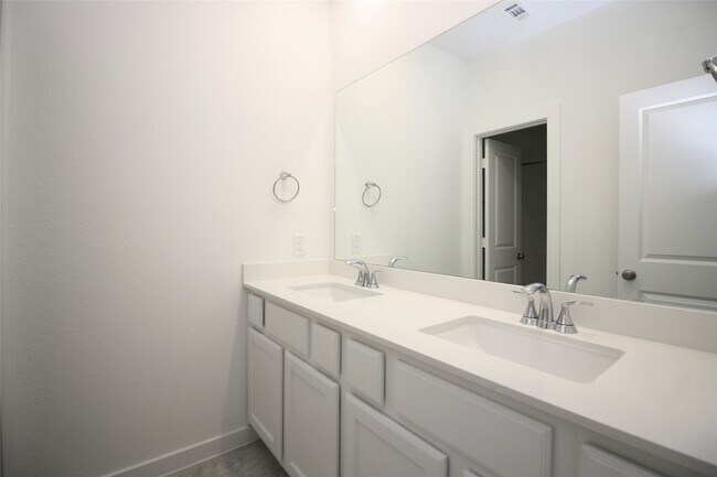 Building Photo - 6527 Scarlet Pond Ln