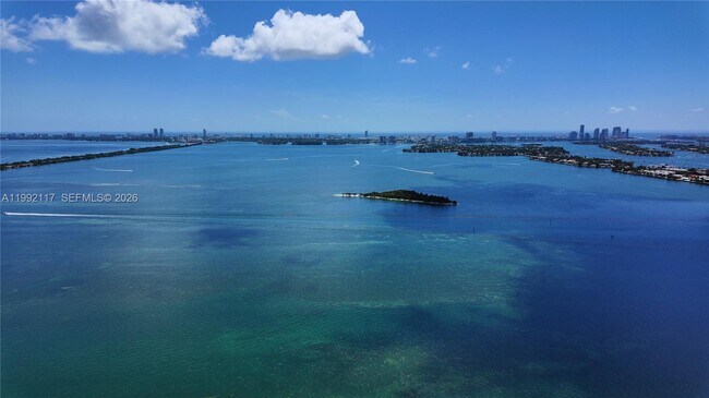 Building Photo - 711 NE 23rd Terrace