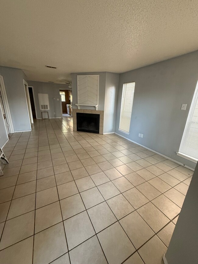 Building Photo - 2009 West Loop