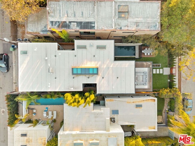 Building Photo - 738 Palms Blvd