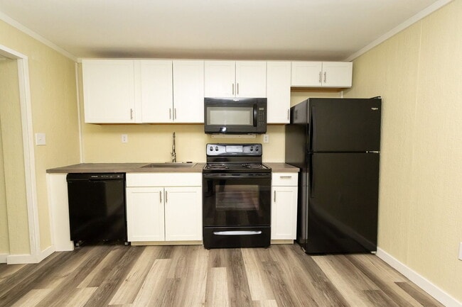 Building Photo - 5640 US-41