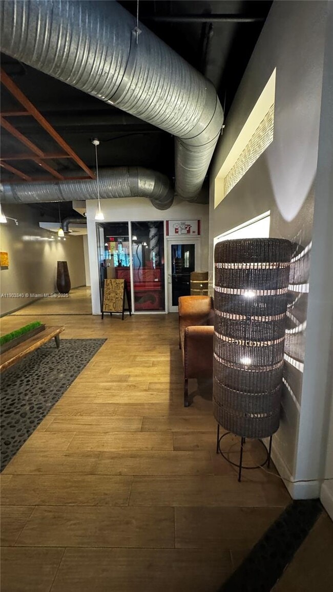 Building Photo - 10 SW South River Dr