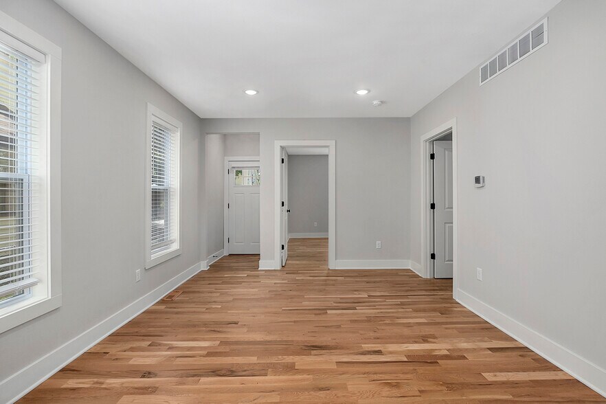 Building Photo - 751 Veto St NW