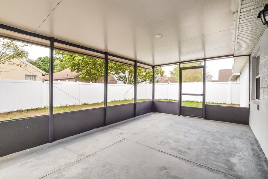 Building Photo - 16512 Golden Eagle Blvd
